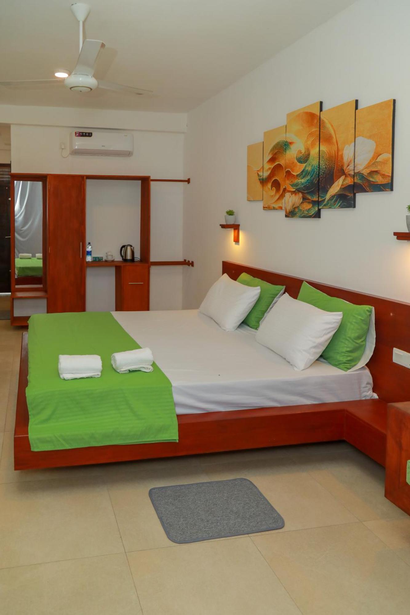 Traveller'S Hotel Hikkaduwa Exterior photo